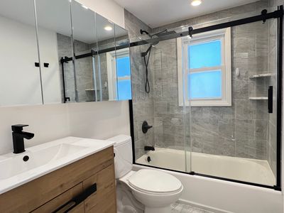 137 Center Ln, Levittown, NY, 11756