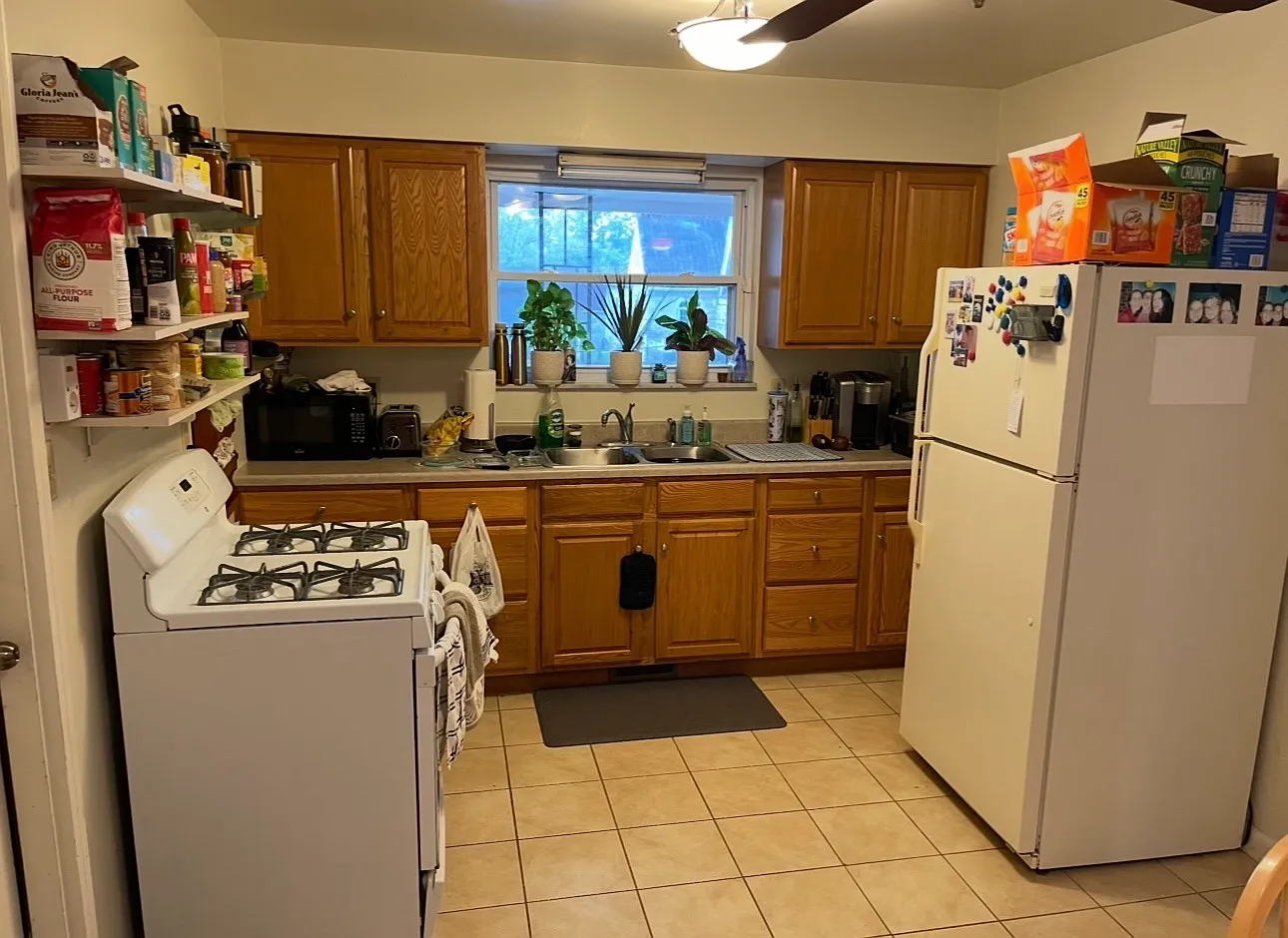 3 bed, 1.5 bath, 1250 sqft, $2,160 — Photo 4