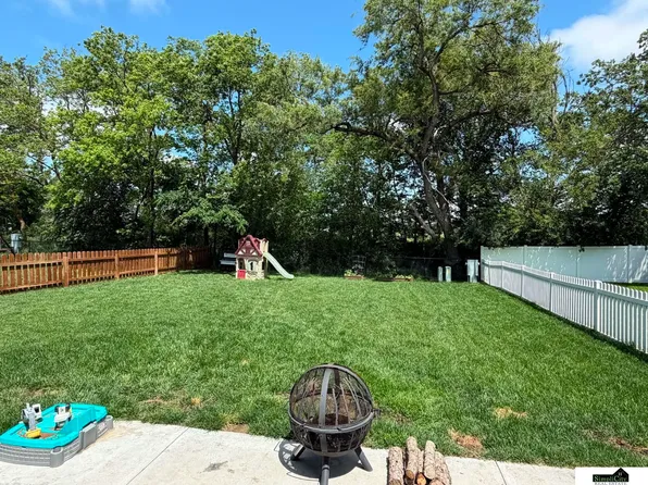 941 Scotts Creek Ct, Hickman, NE 68372