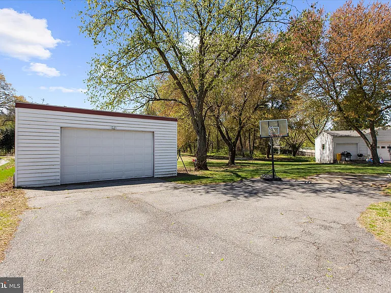 161 Margate Dr — Photo 1