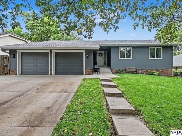 15827 Leavenworth St, Omaha, NE 68118