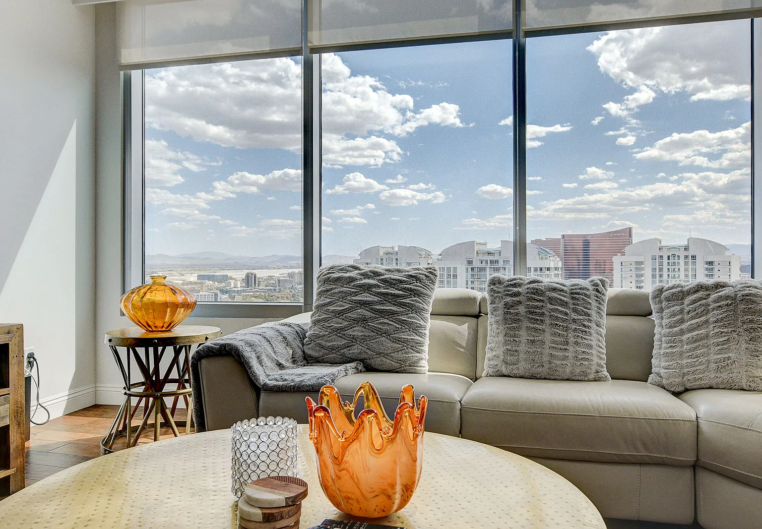 2 bed, 1399 sqft, $4,400 — Photo 4