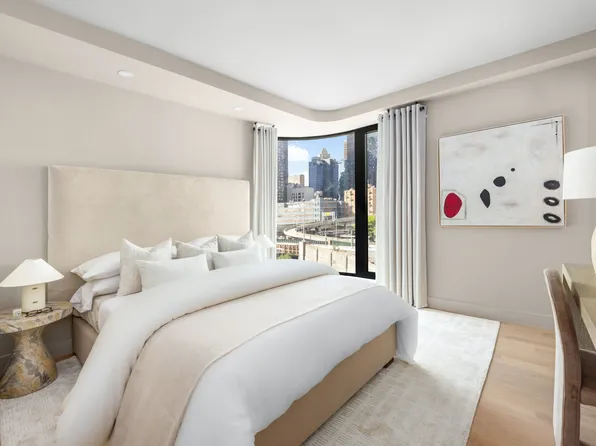 499 9th Avenue image 1 of 18