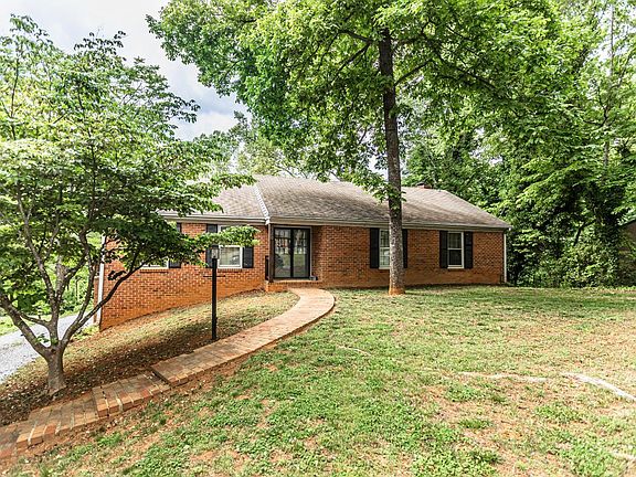 4th image of 128 Dogwood Pl