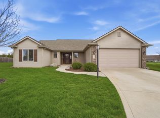 1672 Sunpointe Cv, New Haven, IN