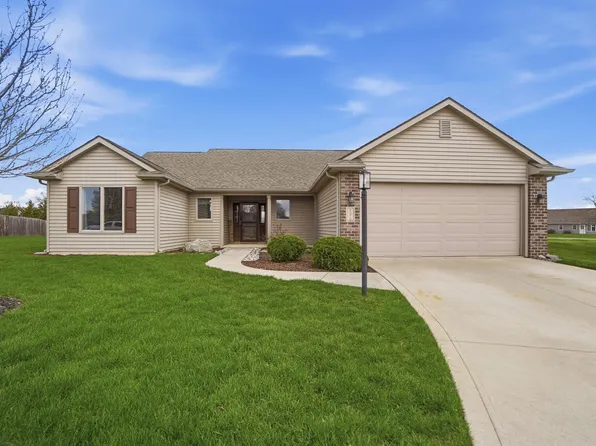 1672 Sunpointe Cv, New Haven, IN 46774