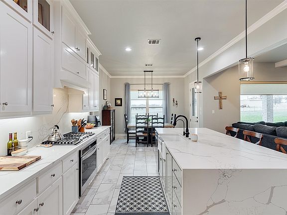 2nd image of 1024 Henry Way