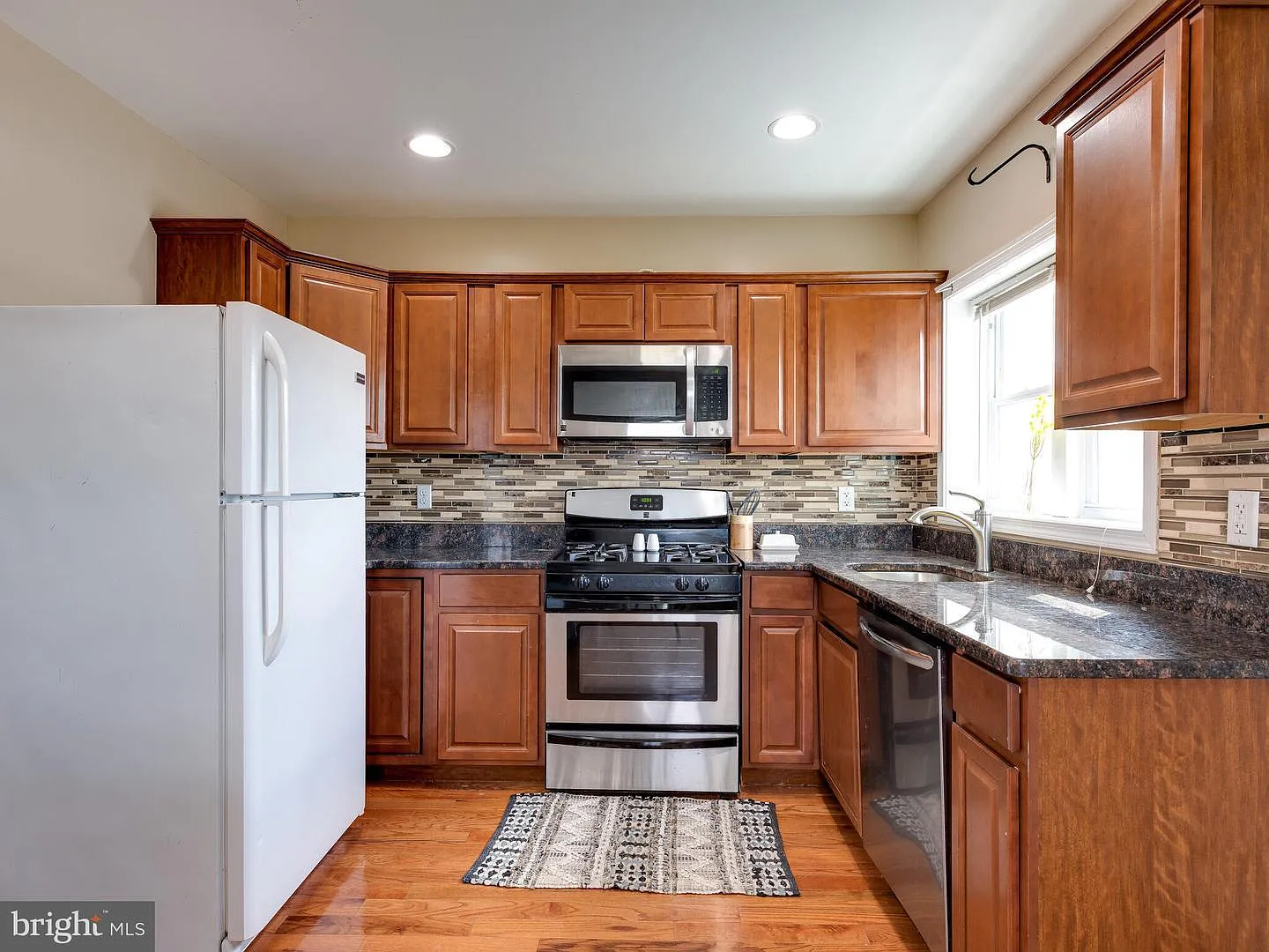 1 bed, 834 sqft, $1,415 — Photo 3