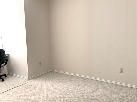 5th image of 208 E Pelican Ave