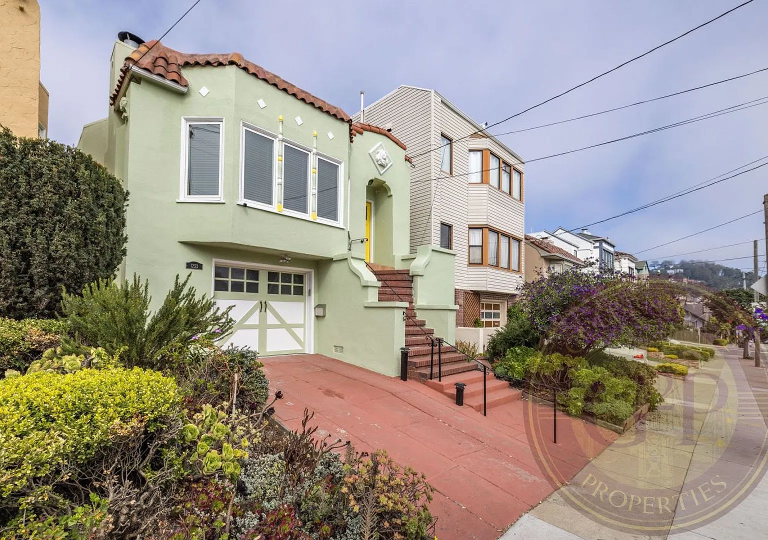 West Portal - 3 BR, 3 BA House 1,300 Sq. Ft. - 3D Virtual Tour, Landscaped Yard — Photo 3