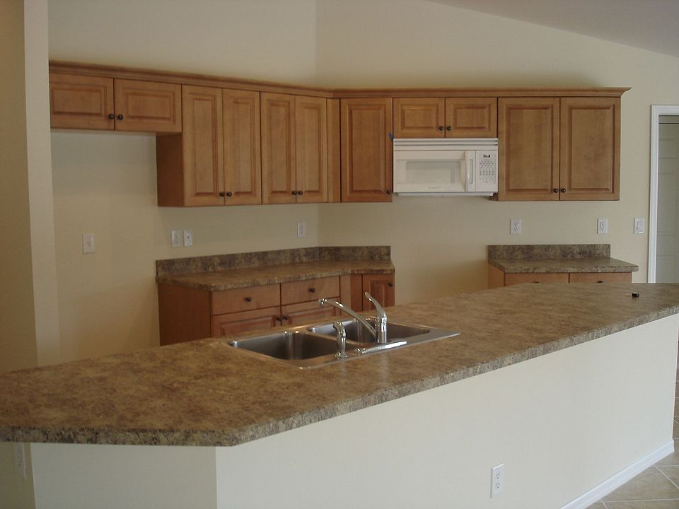 2nd image of 1818 Yoakum St