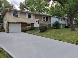 13816 Drexel Cir, Omaha, NE 68137