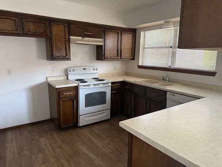 5310 Edwards Dr NE — Photo 4