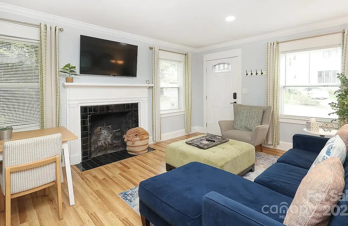 2 bed, 800 sqft, $2,400 — Photo 3