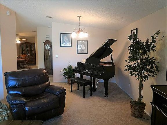4th image of 28 Galemont Dr