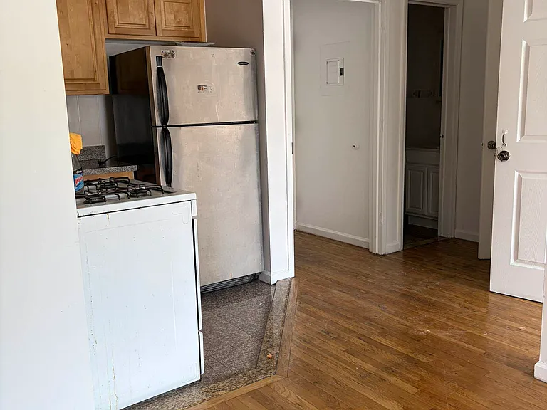 93-11 Lamont Ave #2R — Photo 2