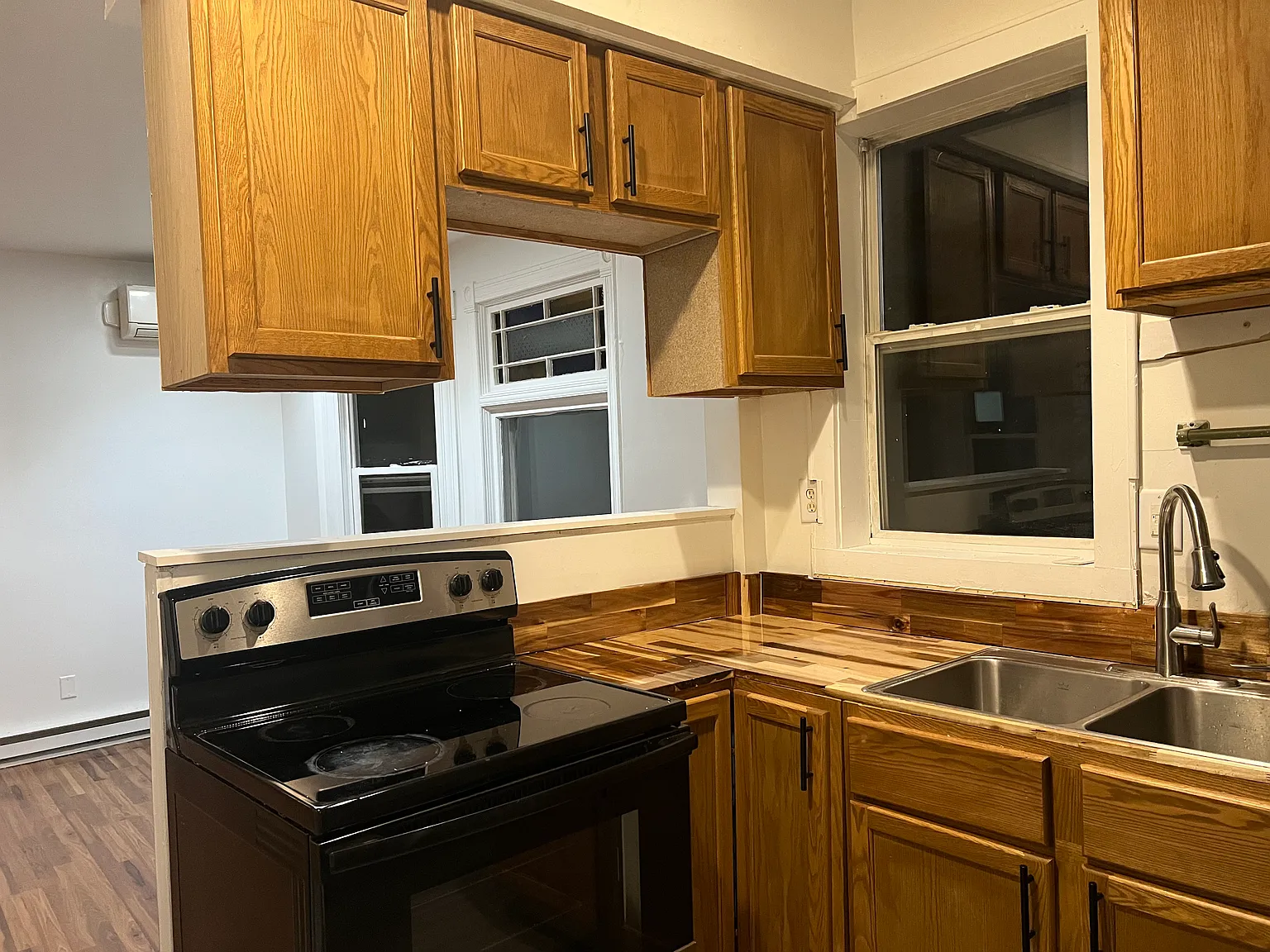 814 Sherburne Ave — Photo 2