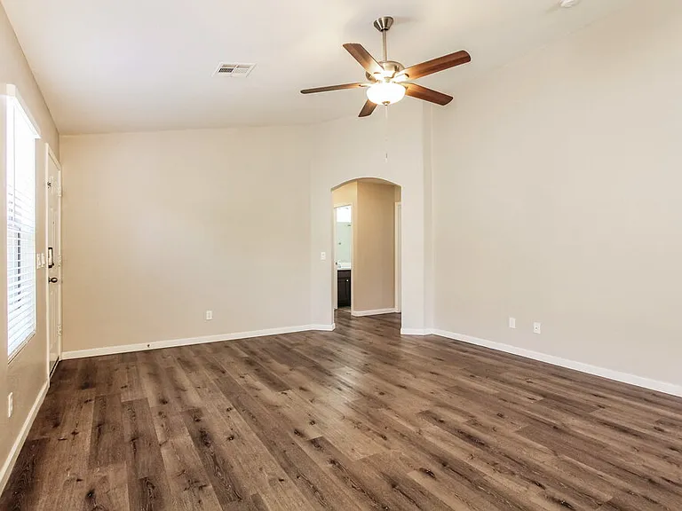 1044 S 239th Ln — Photo 4