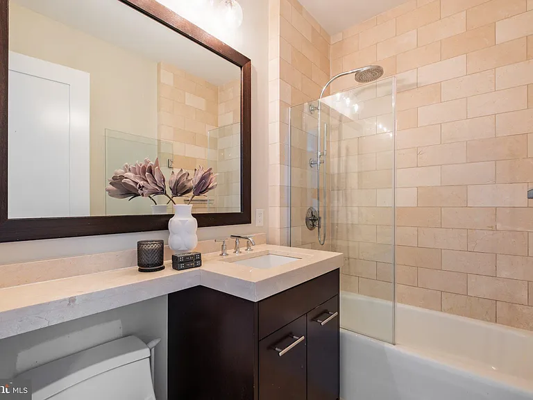 1414 S Penn Sq #30CDE — Photo 32