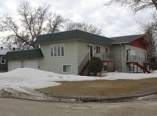 318 13th St NE, Jamestown, ND 58401