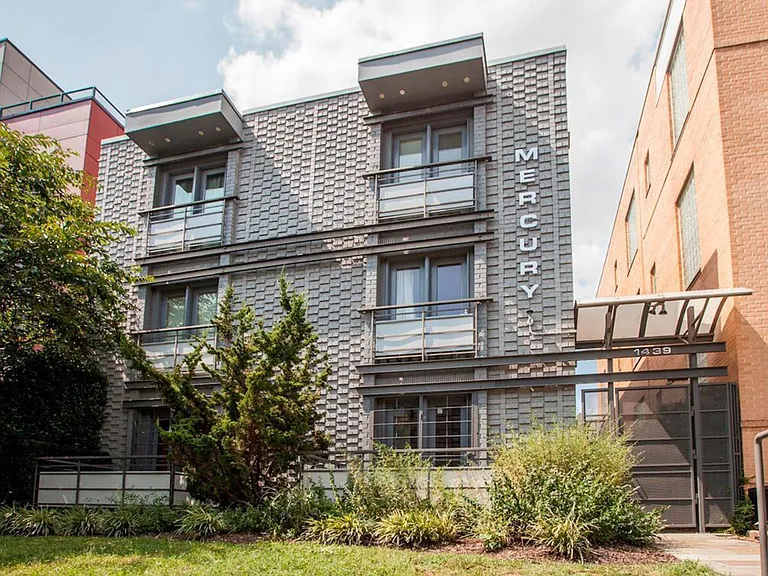 Beautiful Apartment Community Exterior