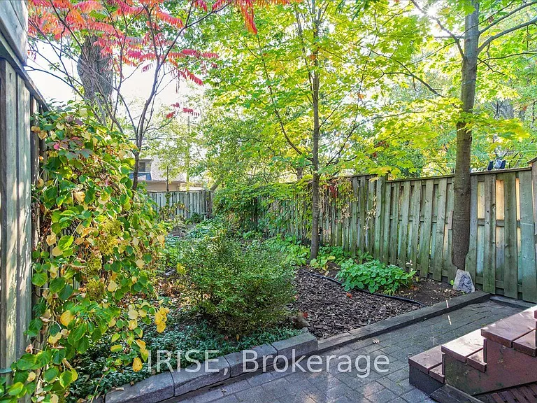 61 Chisholm Ave — Photo 23