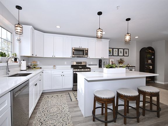 4th image of 550 Spring St #2