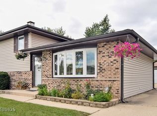 684 Juniper Ln, Bartlett, IL 60103