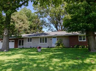776 S Bradfordton Rd, Springfield, IL 62711