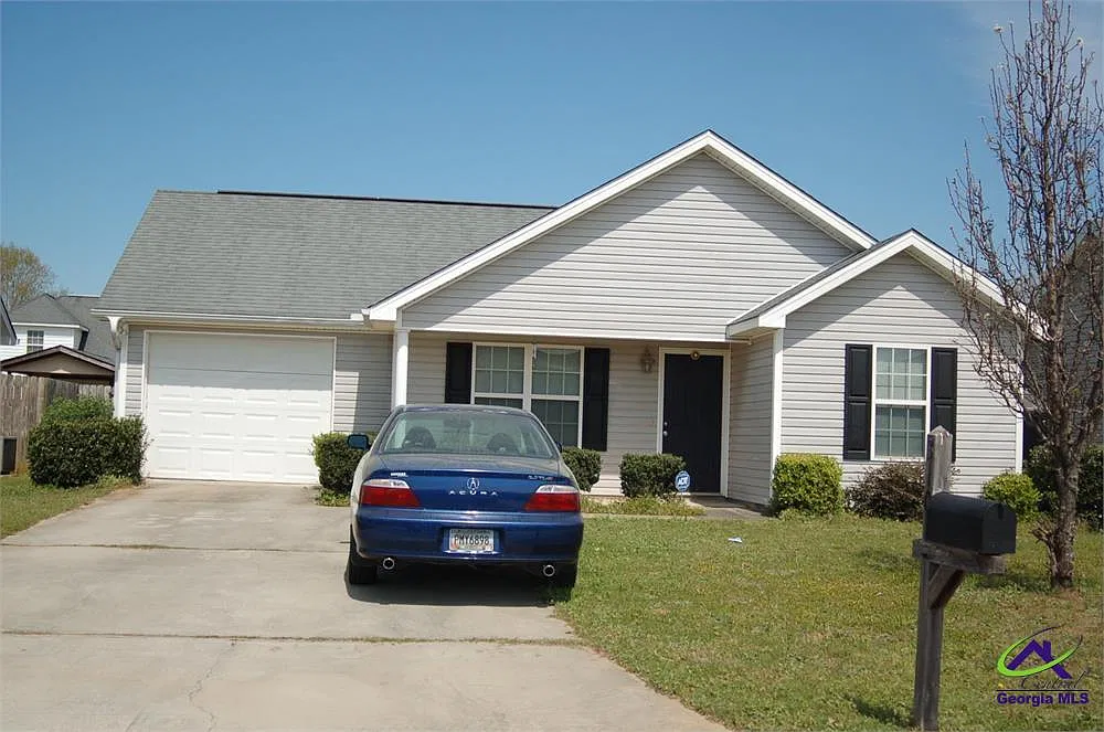 3 bed, 2.0 bath, 1291 sqft, $1,675 — Photo 1
