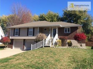 1105 SW Huntington Dr, Blue Springs, MO 64015