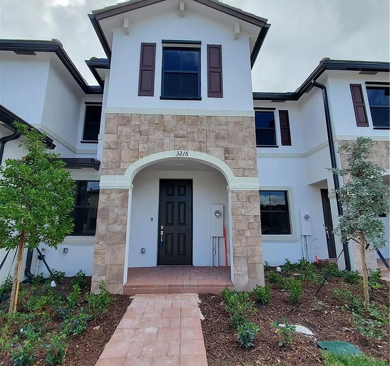 3216 W 114th Ter