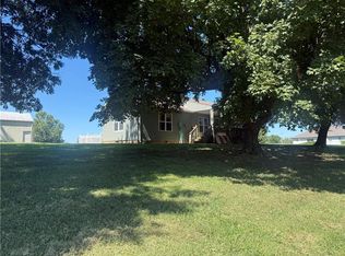 663 Golf Rd, Lexington, MO 64067