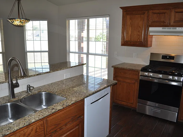 1301 W Quincy St — Photo 10