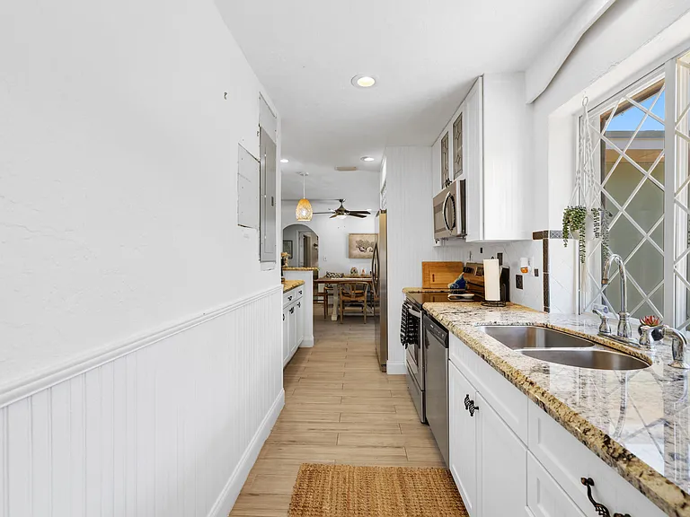 342 SW 14th St — Photo 27