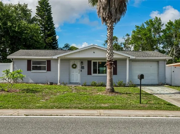 7024 Fox Hollow Dr, Port Richey, FL 34668