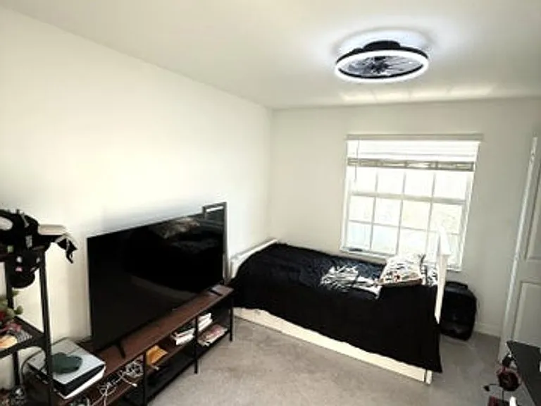 1880 Grantham Ct — Photo 8