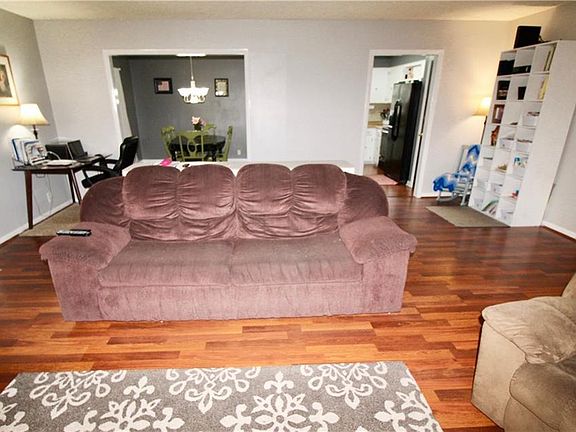 5th image of 104 Broward Dr