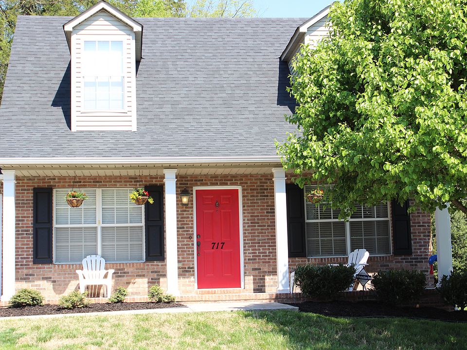 1st image of 717 Settlers Pond Way