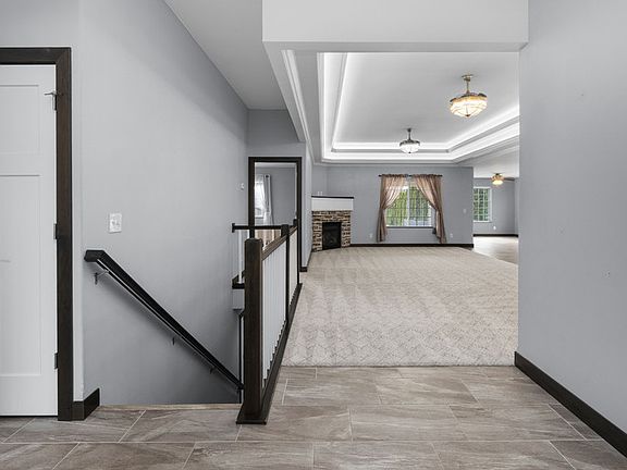 5th image of 125 W Pinehurst St #0