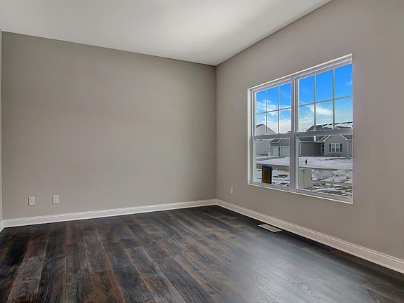 5th image of 7498 Clark St