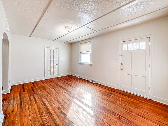 3rd image of 1113 Evergreen Ave