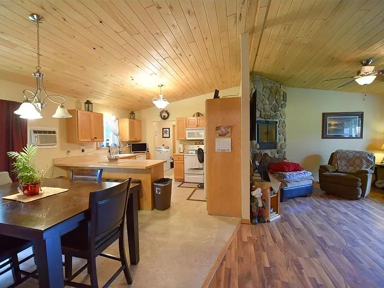 12858 Woodfern Ln — Photo 3