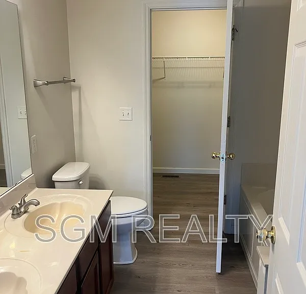 1711 Ambrose Terrace Dr — Photo 12