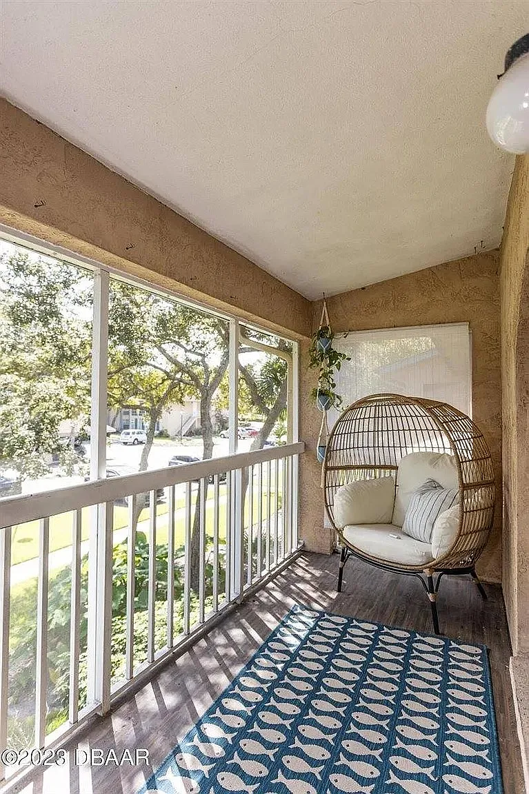 2 bed, 1090 sqft, $1,800 — Photo 4