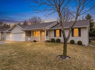 230 W Haven Ct, Luxemburg, WI 54217