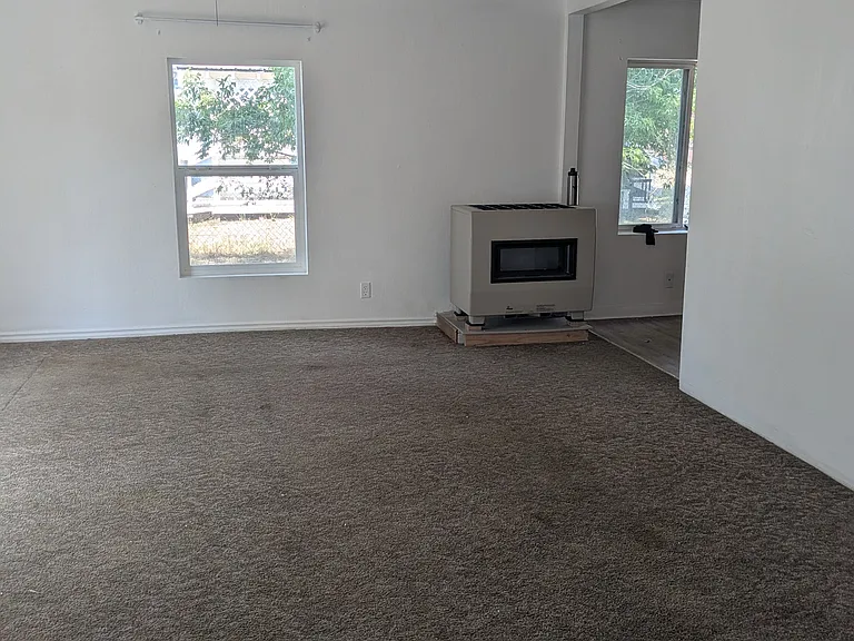 3917 Altamont Dr — Photo 2