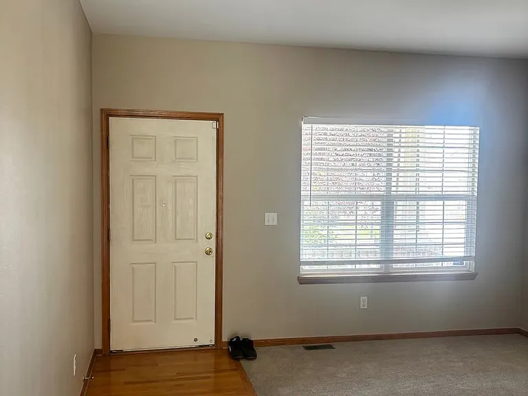 10318 Ravenswood Ln — Photo 2