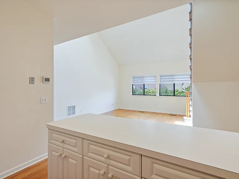2435 Bedford St #21 — Photo 4