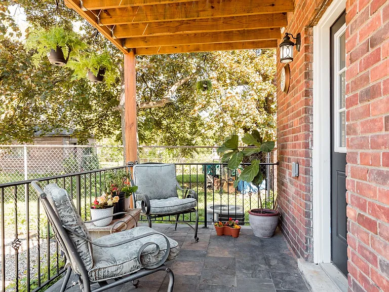3863 Seneca St — Photo 48